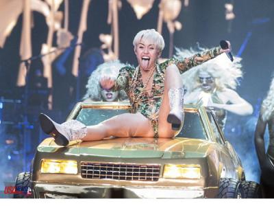 Pelaku Pembakaran Bus Miley Cyrus adalah Pemrotes 'Bangerz Tour'?